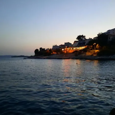 アパート Ema トロギール