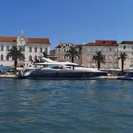 Ema * Τρογκίρ