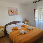 Ema Apartment *